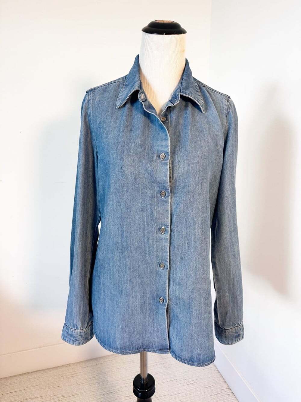 L'AGENCE Carine Size S Blue Slim Fit Shirt Quiet Luxury Modern Timeless Classic